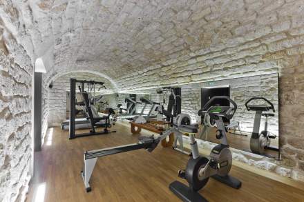 Salle de Fitness avec banc de musculation · Hôtel avec Salle de Sport, Paris · Hôtel du Ministère 4 étoiles Faubourg St Honoré