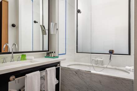 Bathroom Ministere Hotel - boutique luxury hotel Paris 8e